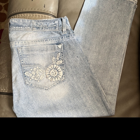 Guess Jeans Stretch Cropped Capris Embroidered Size 30 - Picture 6 of 7